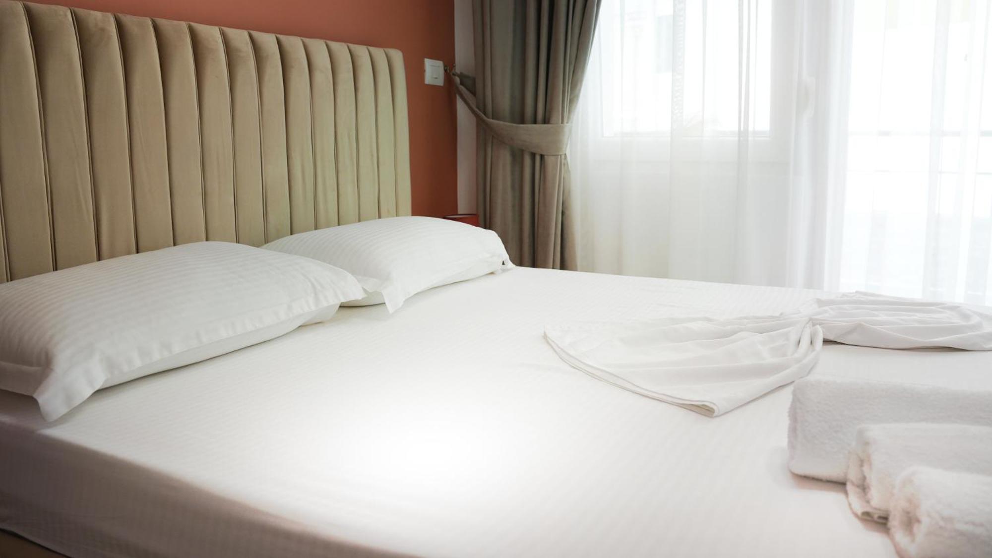 Hotel Luris Golem (Tirana) Exterior foto