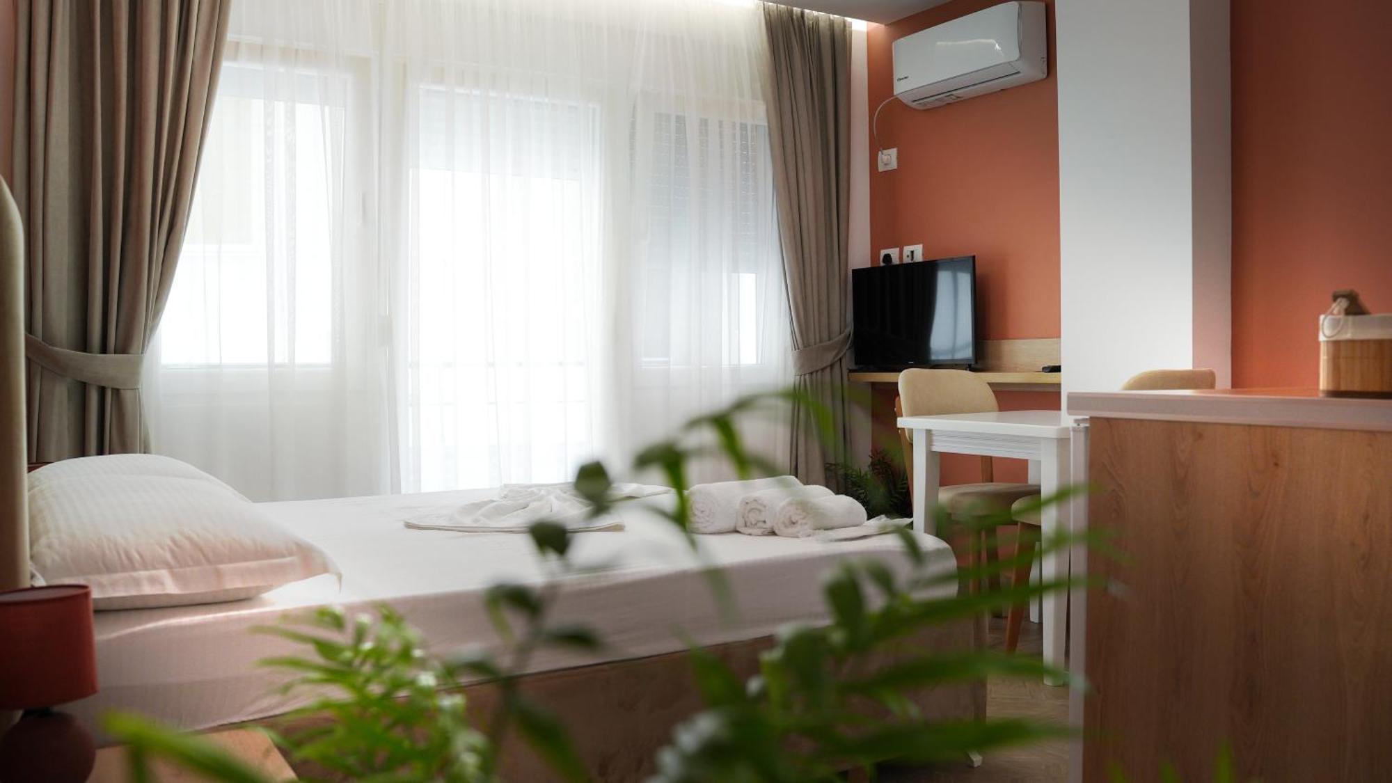 Hotel Luris Golem (Tirana) Exterior foto
